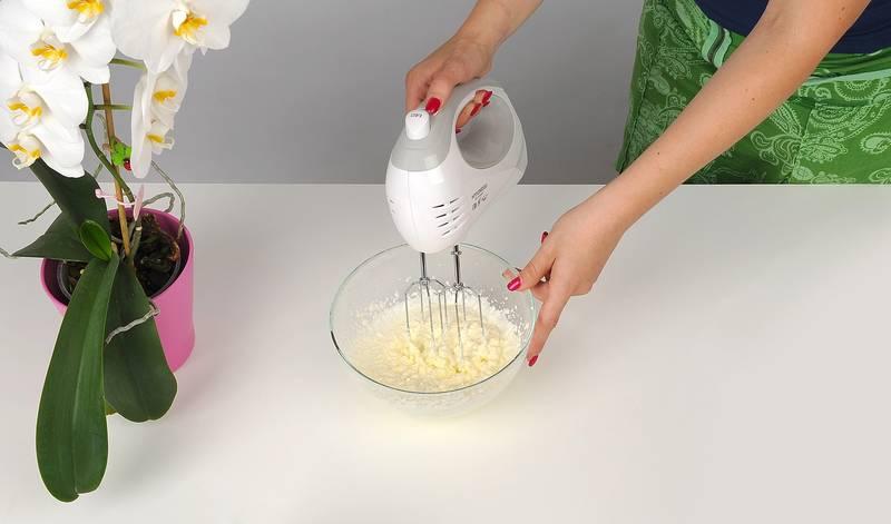 Ruční šlehač Hyundai HM 706 bílý