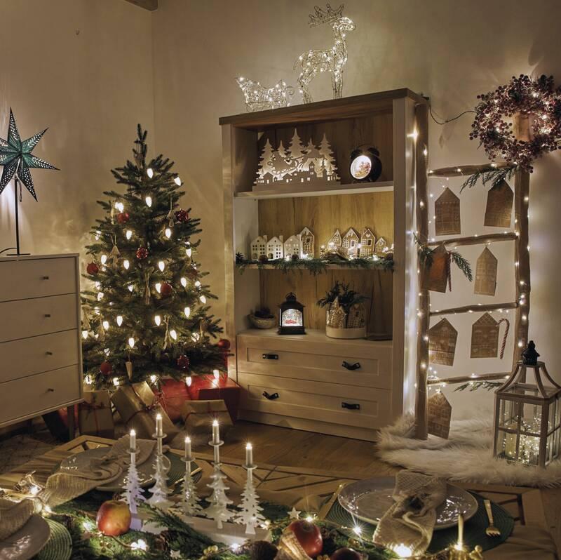 LED dekorace EMOS 5 LED svícen vánoční stromy, 24 cm, 2x AA, vnitřní, teplá bílá