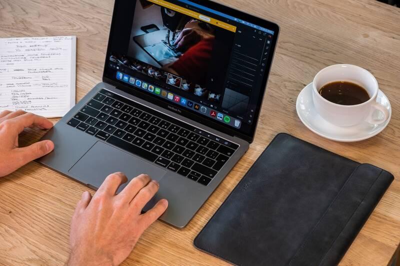 Pouzdro FIXED Oxford na Apple MacBook Pro 14" černé