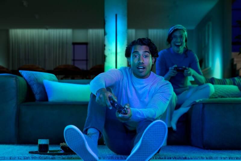 Stojací lampa Philips Hue Gradient Signe černá