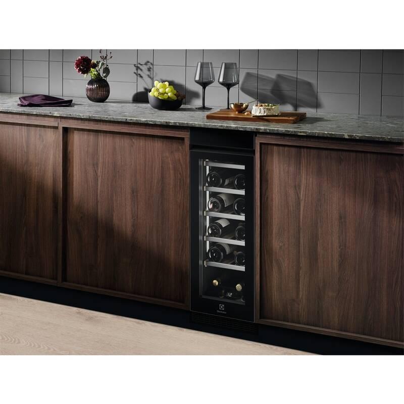 Vinotéka Electrolux EWUS018B7B černá