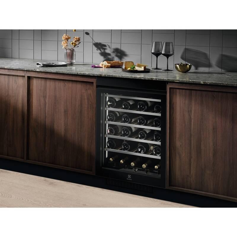 Vinotéka Electrolux EWUS040B8B černá