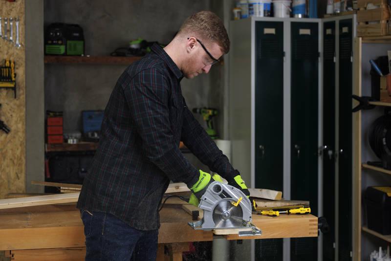 Okružní pila Fieldmann FDK 201202-E