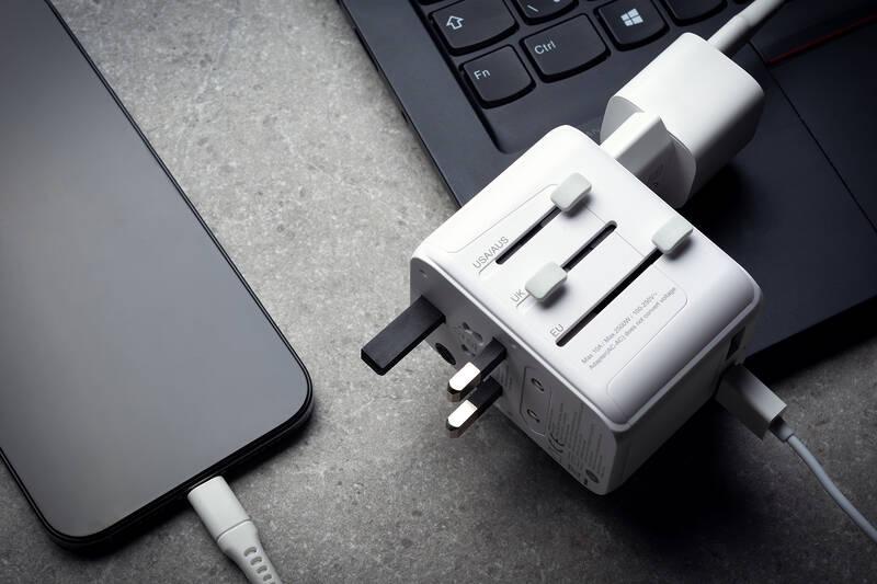 Cestovní adaptér FIXED pro EU, UK a USA AUS, s 1xUSB-C a 2xUSB výstupem, GaN, PD 30W bílý, Cestovní, adaptér, FIXED, pro, EU, UK, a, USA, AUS, s, 1xUSB-C, a, 2xUSB, výstupem, GaN, PD, 30W, bílý