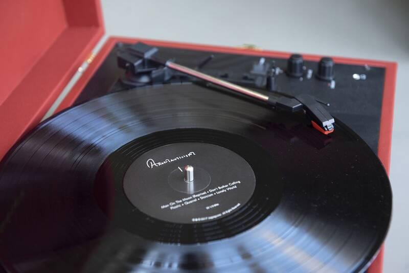 Gramofon Crosley Voyager červený