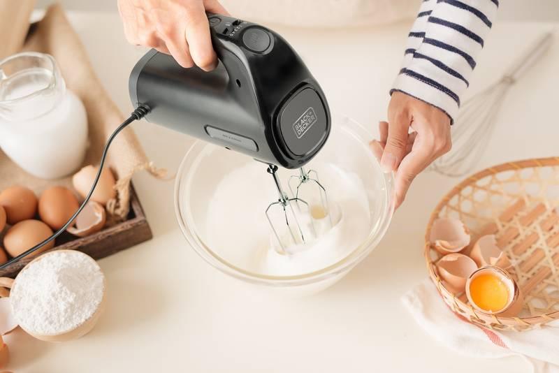 Ruční šlehač Black Decker BXMX300E