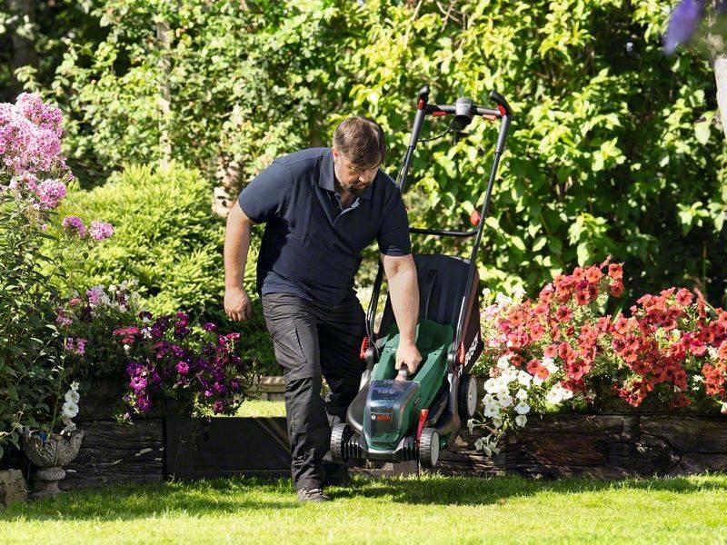 Sekačka Bosch UniversalRotak 2x18V-37-550