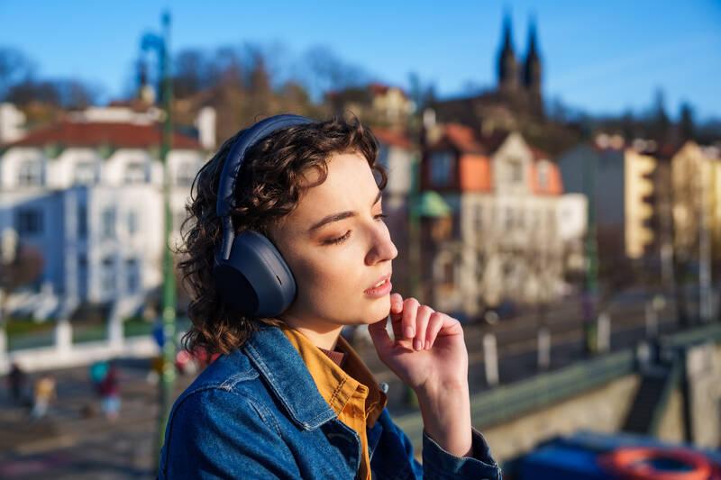 Sluchátka Sony WH-1000XM5 modrá