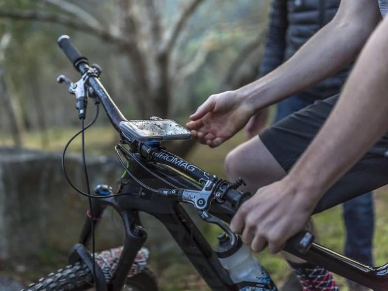 Kryt na mobil Quad Lock Poncho na iPhone 8 7 6 SE2020 SE2022 průhledný