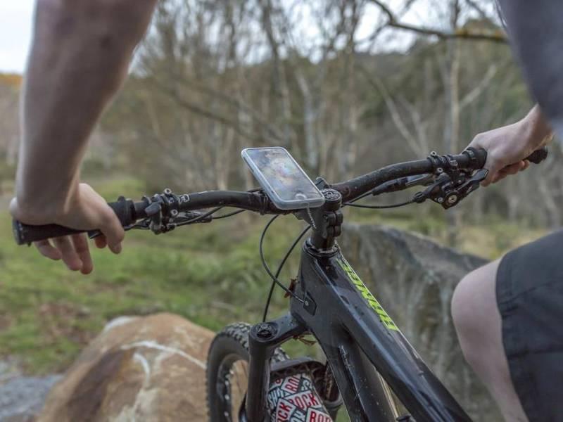 Kryt na mobil Quad Lock Poncho na Samsung Galaxy S10e průhledný