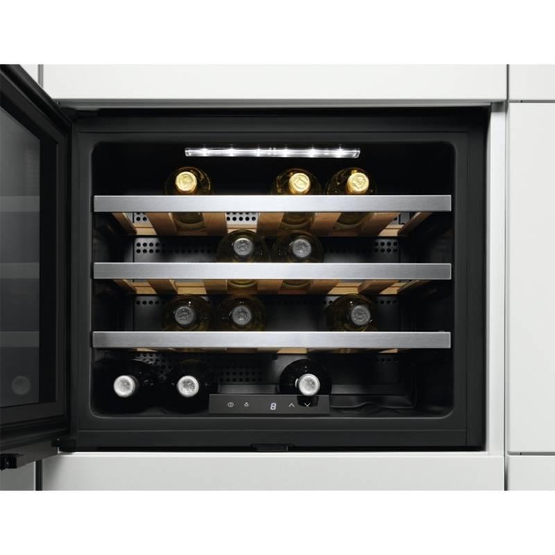 Vinotéka Electrolux ERW0670A