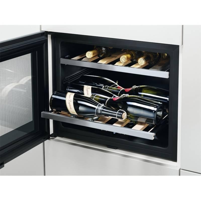 Vinotéka Electrolux ERW0670A