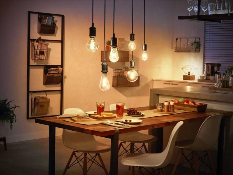 Žárovka LED Philips Hue White Filament, E27, 7W