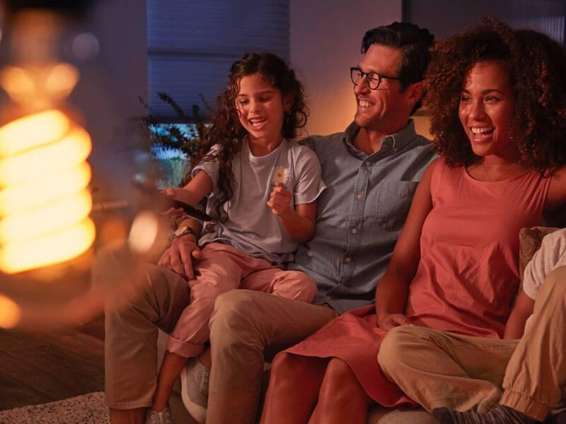 Žárovka LED Philips Hue White Filament, E27, 7W