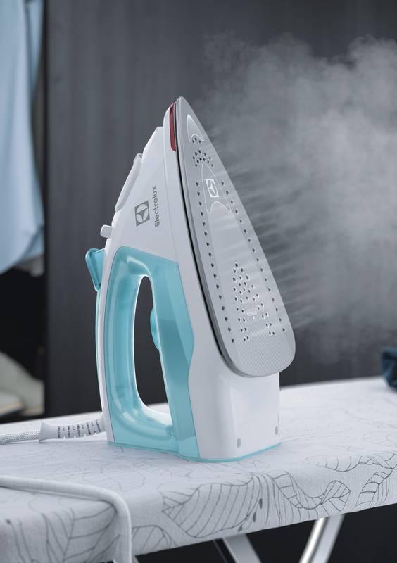 Žehlička Electrolux EDB5230 modrá