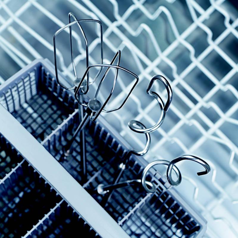 Ruční šlehač Electrolux EHM3300 stříbrný bílý