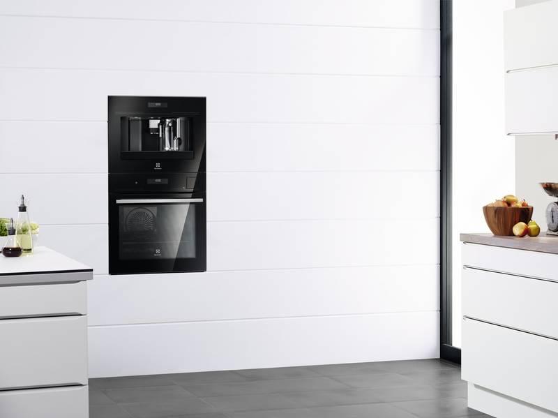 Espresso Electrolux EBC54524OZ černý