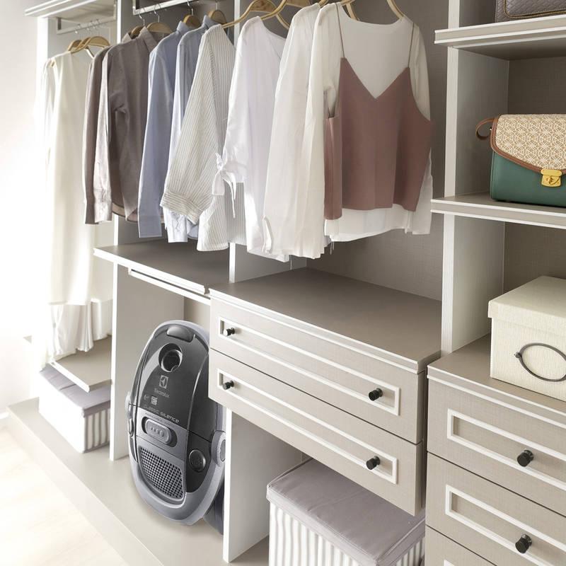 Vysavač podlahový Electrolux Classic Silence ECS52B černý