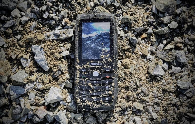 Mobilní telefon Evolveo StrongPhone Z1 Dual SIM černý