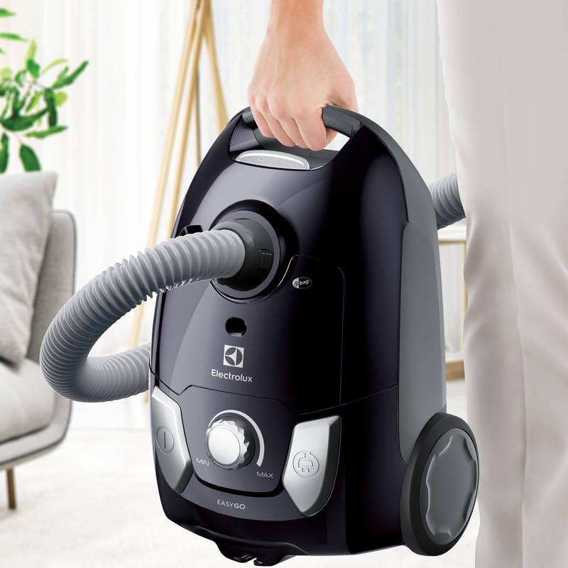 Vysavač podlahový Electrolux Easy Go EEG42EB černý