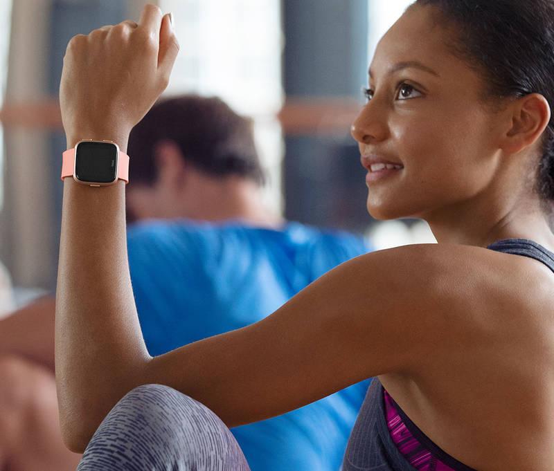 Chytré hodinky Fitbit Versa - Peach Rose Gold Aluminum