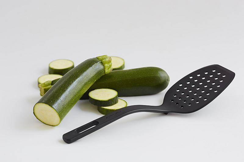 Lopatka kuchyňská Fiskars Functional Form