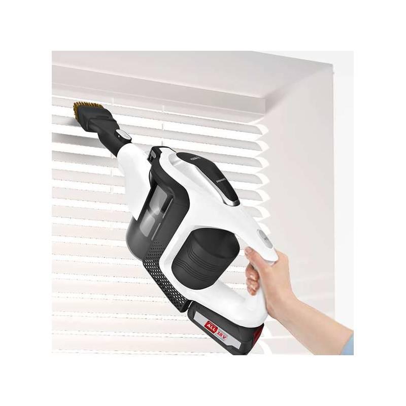 Vysavač tyčový Bosch Unlimited BCS1ALL černý bílý chrom