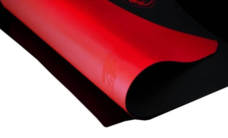 Podložka pod myš MSI GAMING Sistorm, 36 x 28 cm černá červená