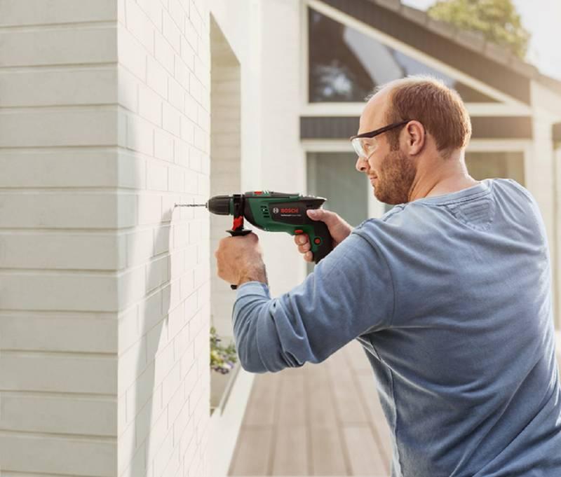 Příklepová vrtačka Bosch UniversalImpact 800 19 ks sada příslušenství