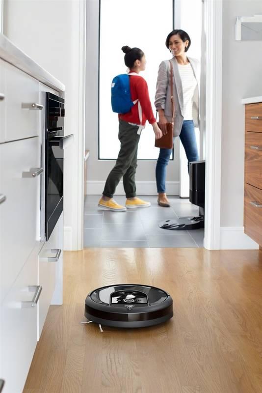 Vysavač robotický iRobot Roomba i7 černý