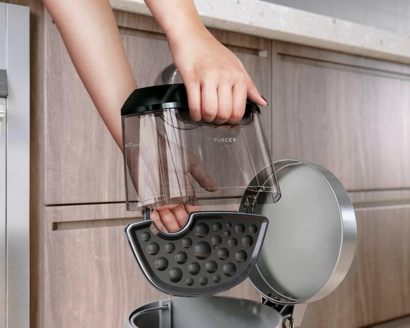 Podlahový vysavač Electrolux PURE C9 PC91-GREEN černý