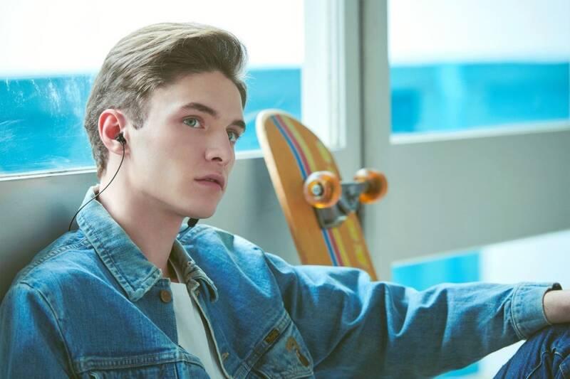 Sluchátka Sony WI-C300B černá