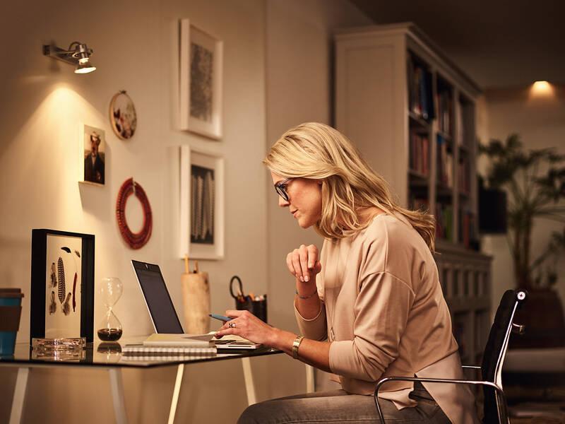 Žárovka LED Philips bodová, 3,5W, GU10, teplá bílá