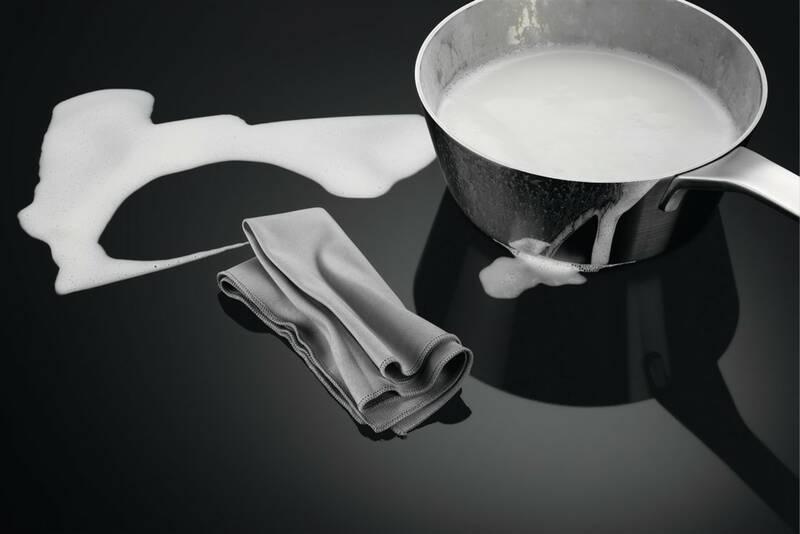 Indukční varná deska AEG Pure IPE84531FB černá