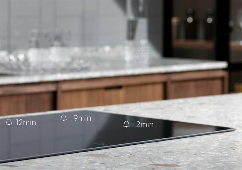 Indukční varná deska Electrolux EIP8146 černá