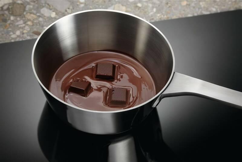 Indukční varná deska Electrolux EIP8146 černá