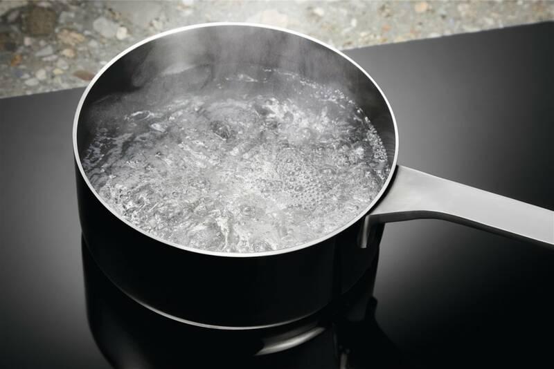 Indukční varná deska Electrolux EIS8134 černá