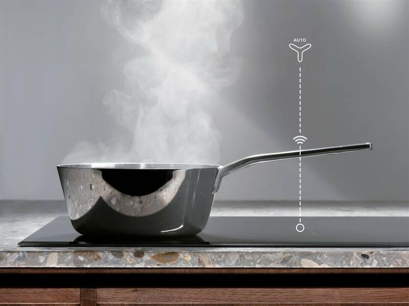 Indukční varná deska Electrolux EIS8134 černá