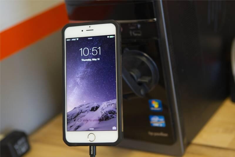 Držák na mobil Rokform Windshield na okno černý