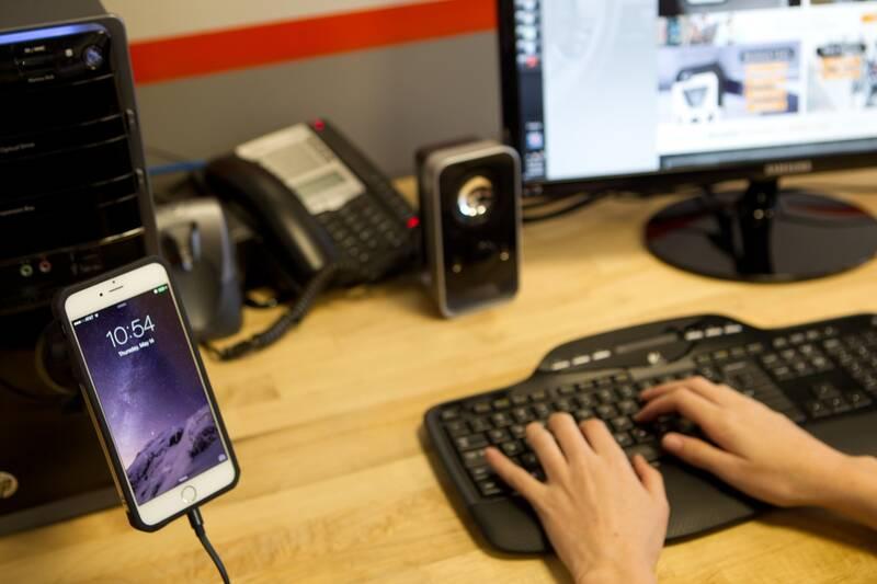 Držák na mobil Rokform Windshield na okno černý