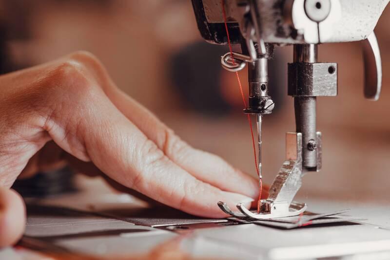 Pouzdro FIXED Oxford pro Apple Macbook 12" hnědé