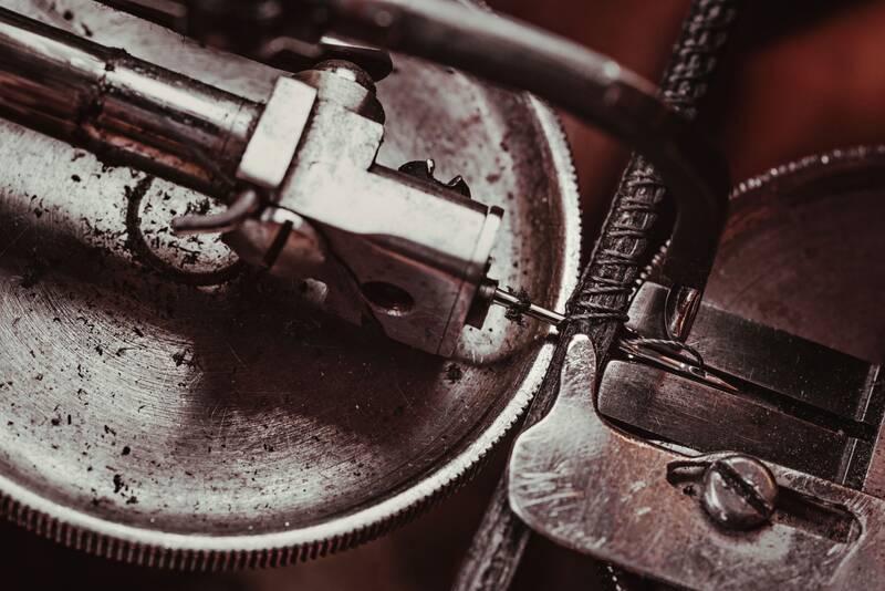 Pouzdro FIXED Oxford pro Apple Macbook Pro 15" hnědé