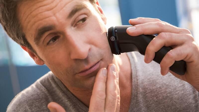 Holicí strojek Philips Series 3000 S3233 52 černý