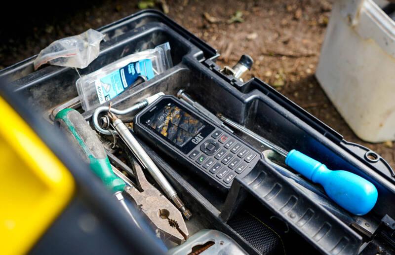 Mobilní telefon Caterpillar CAT B26 černý