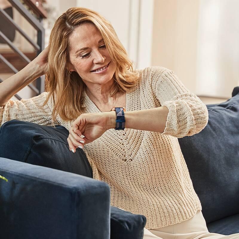Chytré hodinky Fitbit Versa 2 Special Edition - Navy & Pink Woven