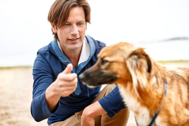 Holicí strojek Philips Series 1000 S1110 04 černý