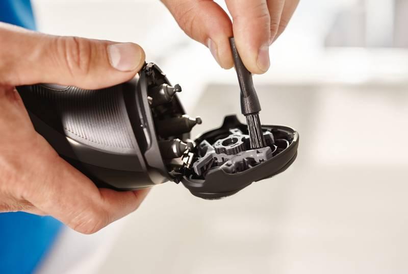 Holicí strojek Philips Series 1000 S1110 04 černý