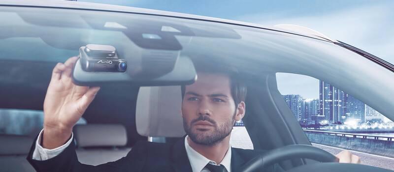 Autokamera Mio MiVue M826 Wi-Fi černá