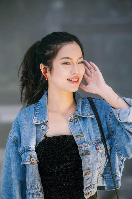 Sluchátka Defunc True Go červená barva