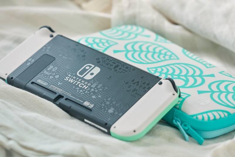 Herní konzole Nintendo Switch s Joy-Con v2 - Animal Crossing bundle